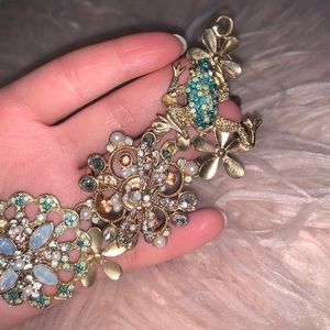 Detail statement necklace